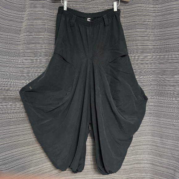 E Lantern Leg/Harem/Gaucho Pants in Black Size 1 (Medium) - Picture 1 of 11
